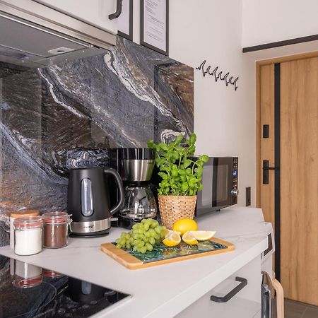Green Garden & Private Parking Apartments With Playground 리가 외부 사진