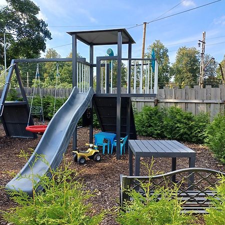Green Garden & Private Parking Apartments With Playground 리가 외부 사진