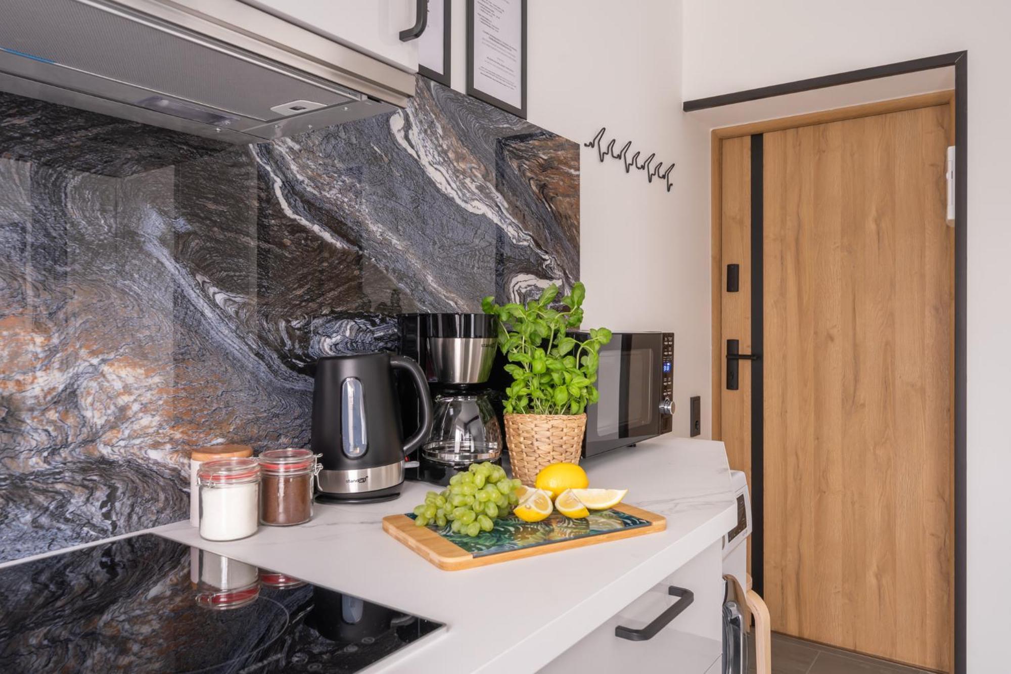 Green Garden & Private Parking Apartments With Playground 리가 외부 사진