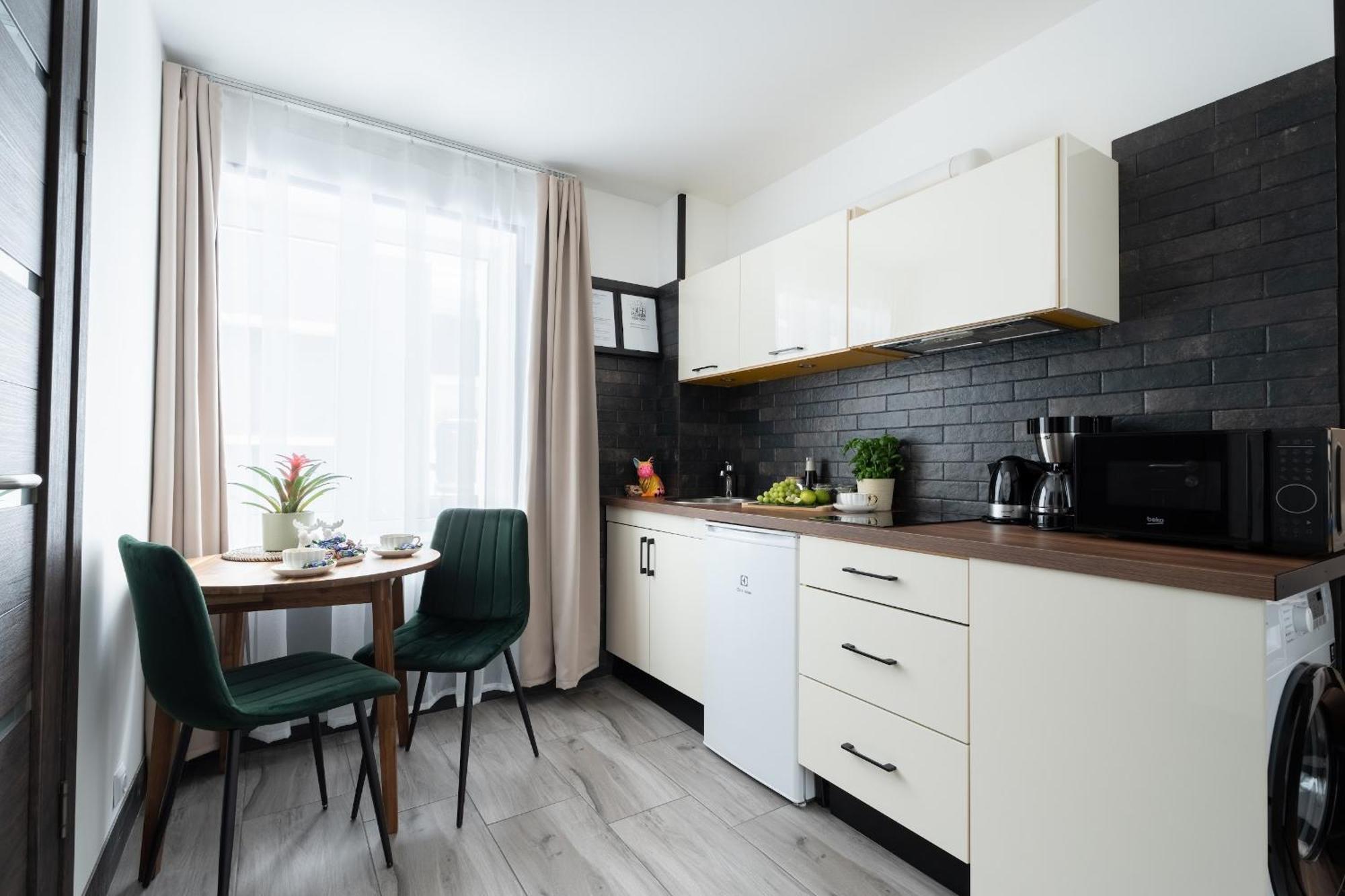 Green Garden & Private Parking Apartments With Playground 리가 외부 사진